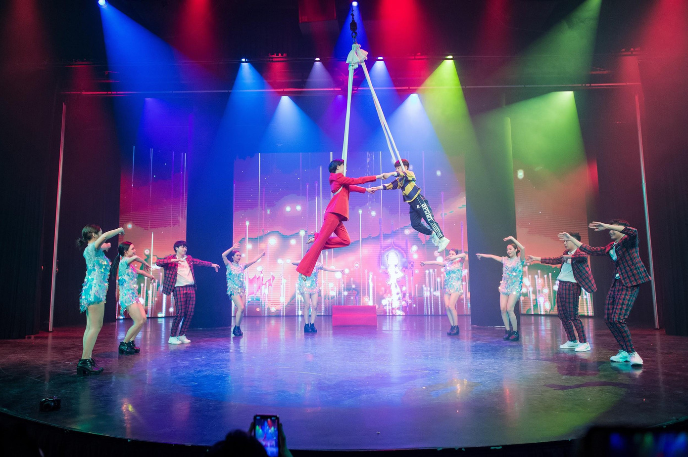 'Trâm Show' - Tác phẩm nghệ thuật “siêu mãn nhãn” của doanh nhân Trâm Tạ ảnh 3