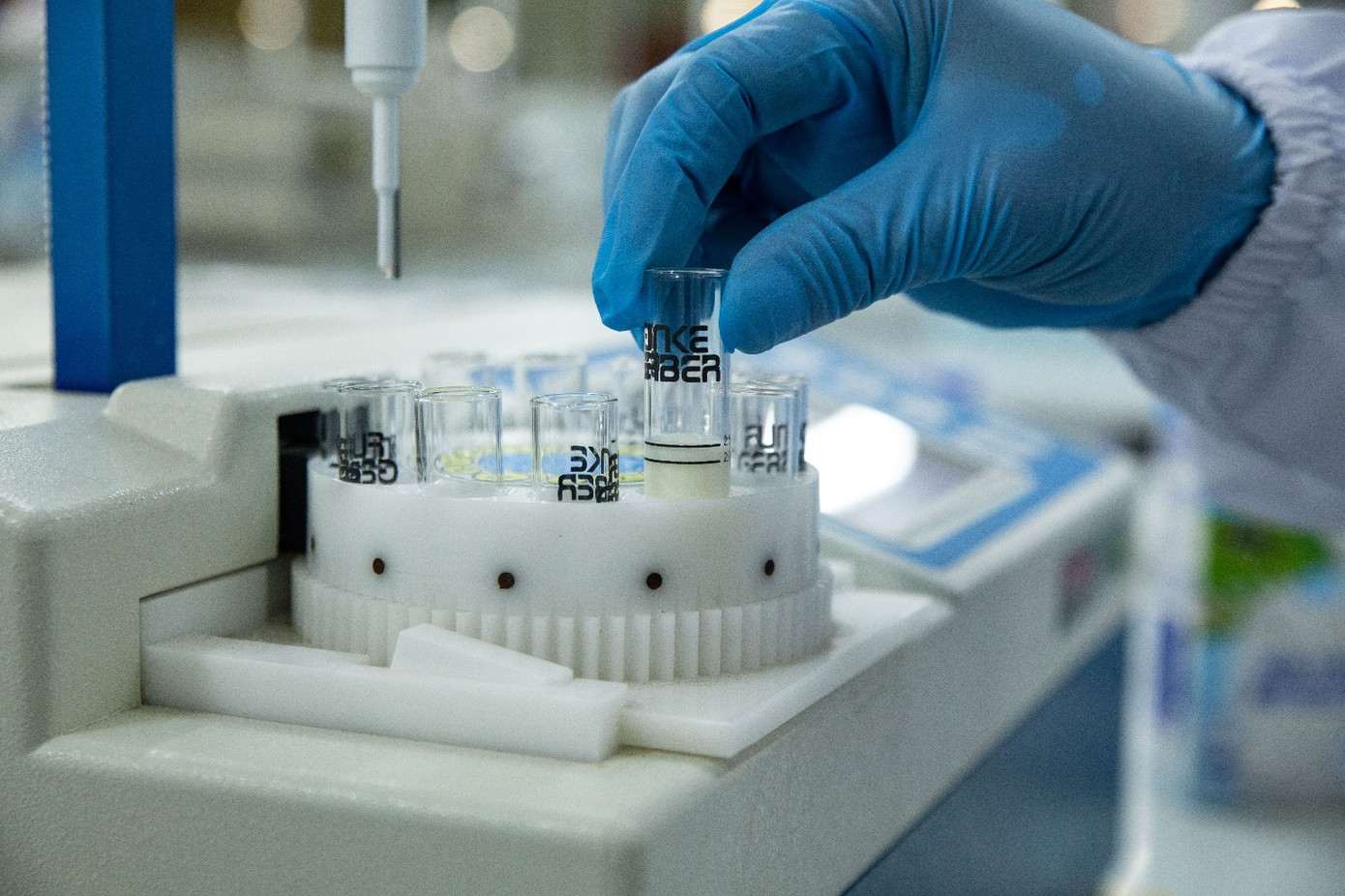 Cô gái Hà Lan tự hào có nguồn sữa nguyên liệu lớn và an toàn hơn chuẩn 11 lần ảnh 4