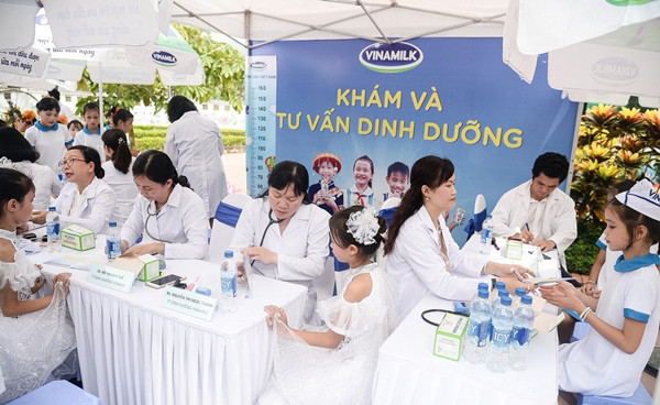 70.000 ly sữa Vinamilk đến với học sinh ATK Định Hóa ảnh 4