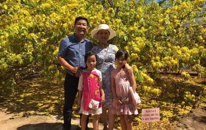 Dòng người lại bất ngờ đổ về thị trấn Gia Ray xem cây mai cổ 'bật dậy' ảnh 4