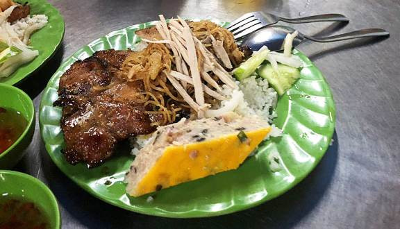 Một đĩa cơm tấm bì chả trứng ngon xỉu - Ảnh: Foody Tại sao cơm Tấm lại là “biểu tượng ẩm thực” của teen Sài thành? ảnh 1