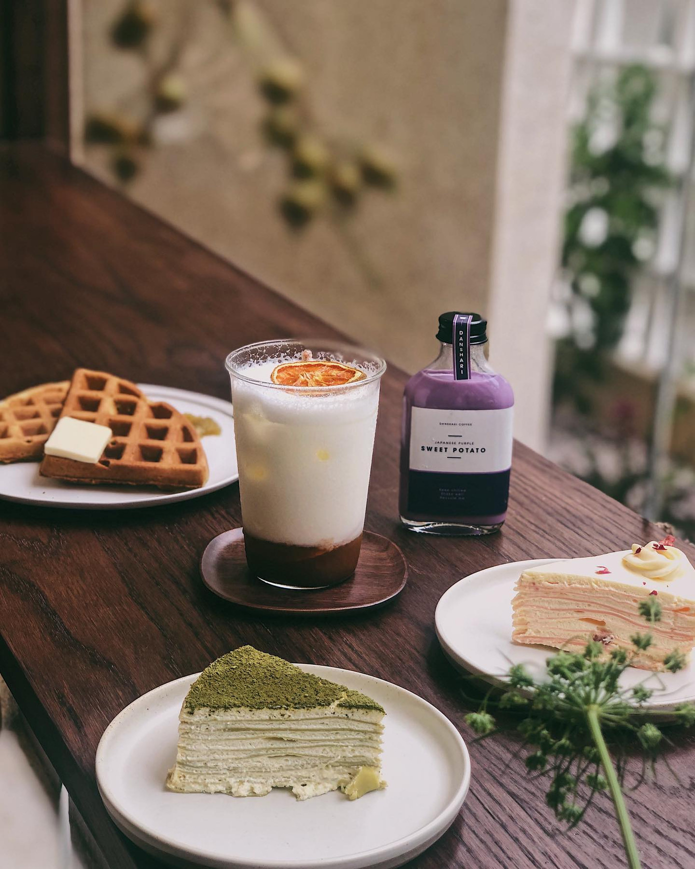 Ai nói tận hưởng buổi sáng ở Sài Gòn chỉ có đi cà phê cóc mới là “đúng điệu”? ảnh 1