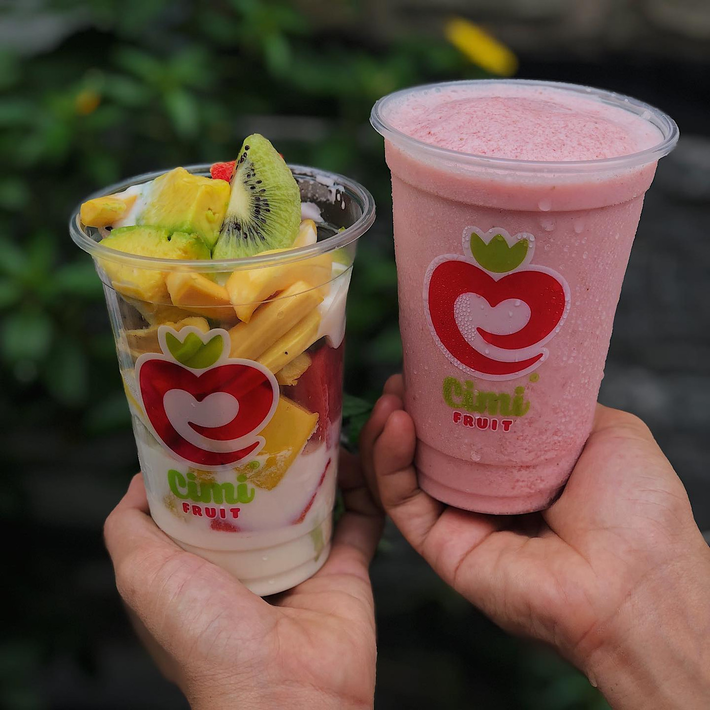 Hẹn hò Sài Gòn: “Đột kích” hàng chè miền Tây hơn 40 năm tuổi và tiệm trái cây bốn mùa ảnh 1