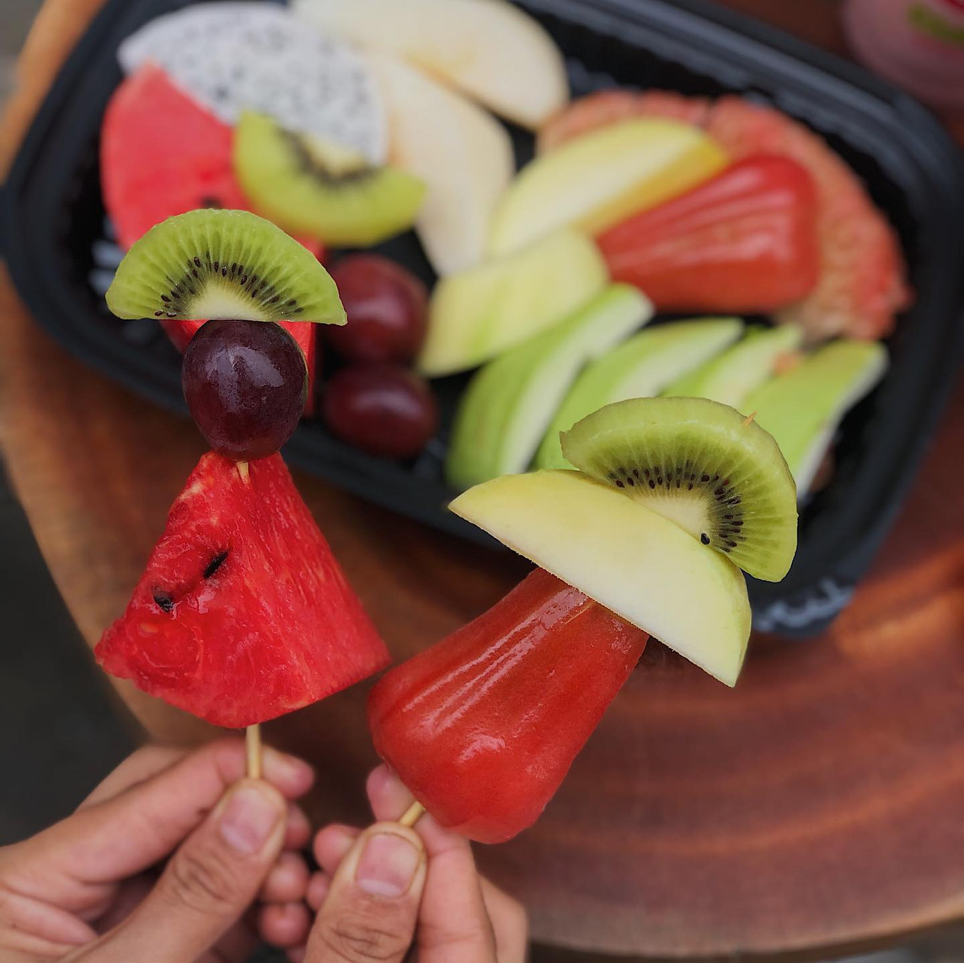 Hẹn hò Sài Gòn: “Đột kích” hàng chè miền Tây hơn 40 năm tuổi và tiệm trái cây bốn mùa ảnh 3