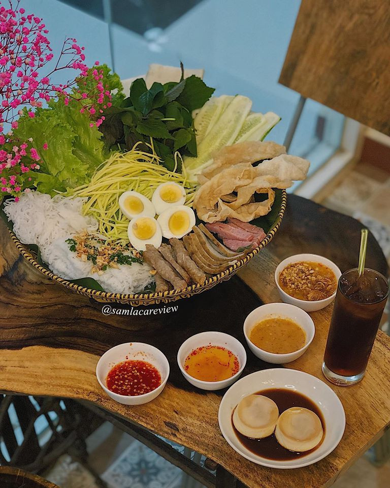 Bữa xế Sài Gòn: Hủ tiếu và mì vịt tiềm chay hay nem nướng Nha Trang chính hiệu? ảnh 7