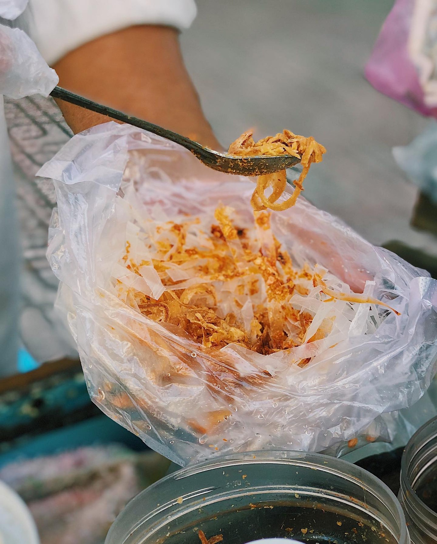 Cứu đói buổi xế chiều: Bạn chọn bánh sữa pate chiên trứng hay bánh tráng tỏi phi? ảnh 6