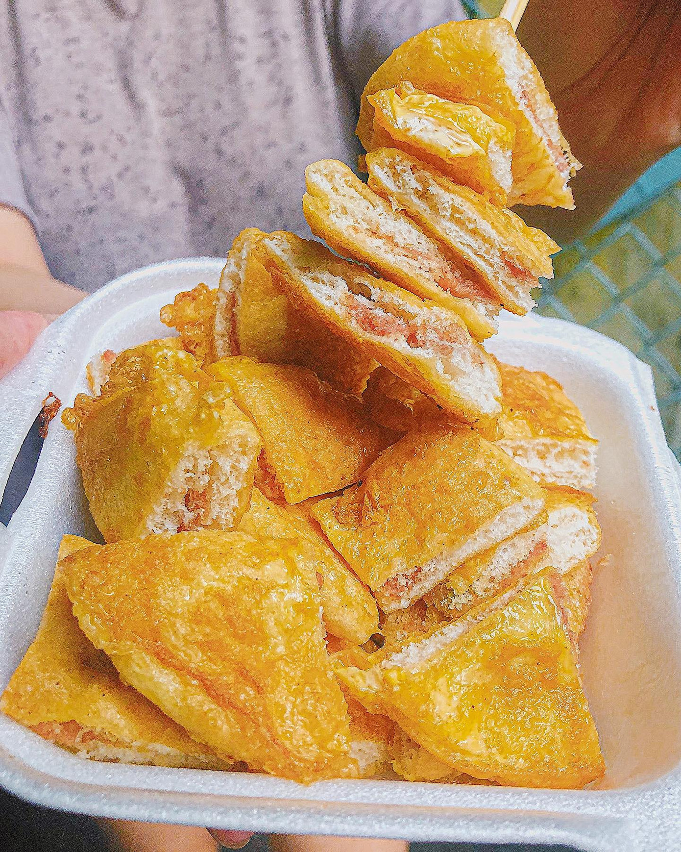 Cứu đói buổi xế chiều: Bạn chọn bánh sữa pate chiên trứng hay bánh tráng tỏi phi? ảnh 1