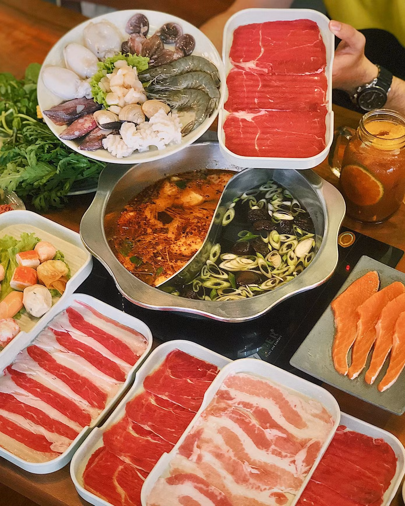Hẹn hò Sài Gòn: Ăn thả cửa cùng mẹt bún đậu tá lả và buffet lẩu ngon mê man ảnh 5