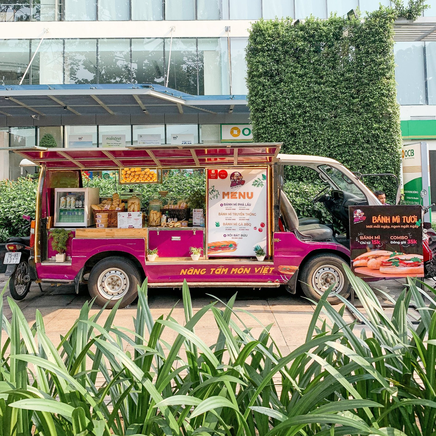 TP.HCM: “Đột kích” xe tải bán đồ ăn “cool ngầu” với thực đơn đa dạng và giá “hạt dẻ“ ảnh 1