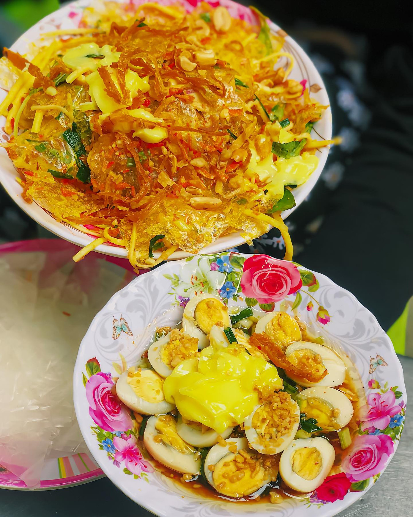 Món ngon Sài Gòn: Một cuộc hẹn thơm béo với gà nướng phô mai và bánh tráng chấm bơ ảnh 5