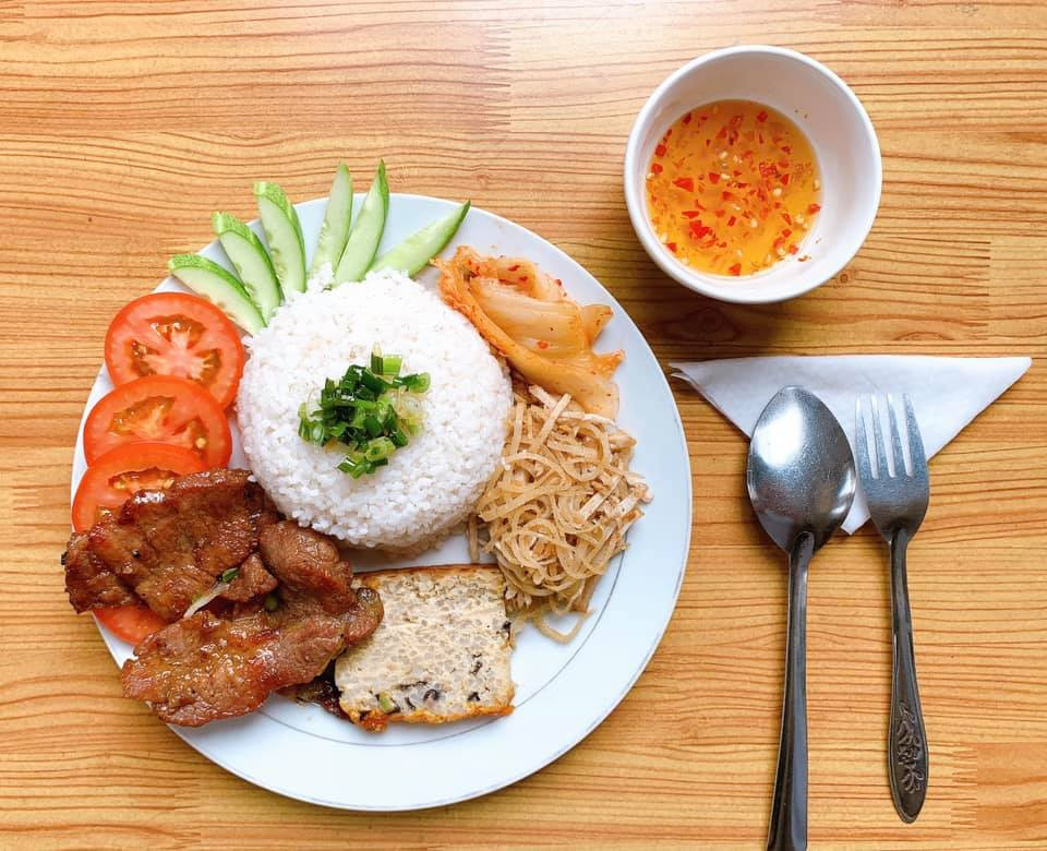 Cùng nhâm nhi thực đơn Á - Âu giá dễ chịu, không gian lại “chill” chẳng điểm gì chê ảnh 4