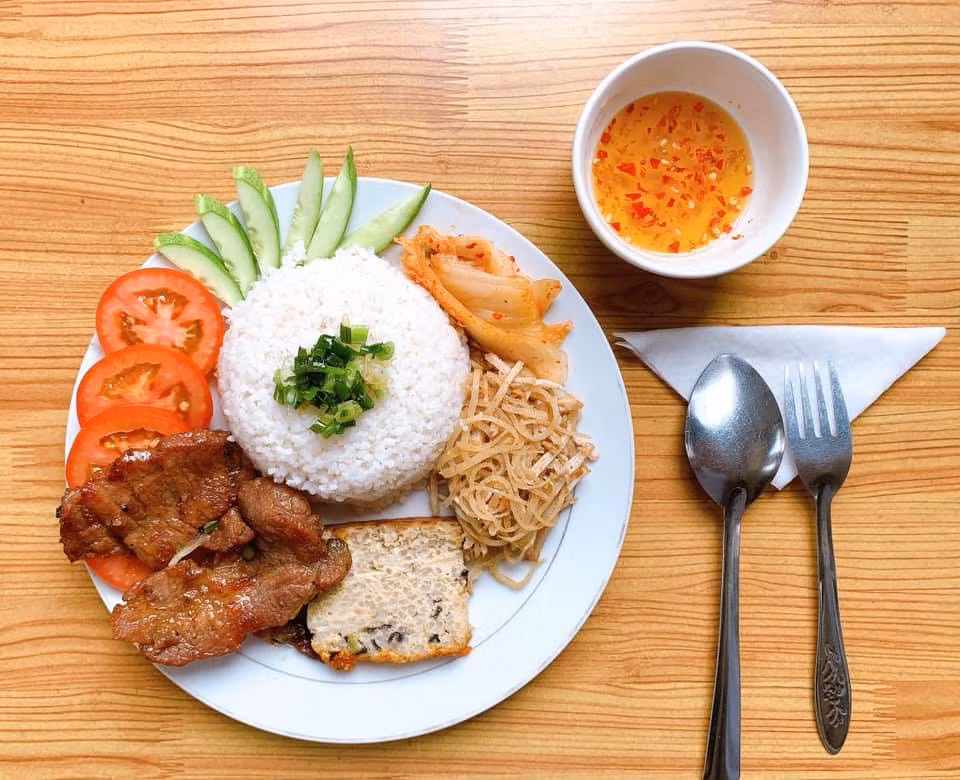 Cùng nhâm nhi thực đơn Á - Âu giá dễ chịu, không gian lại “chill” chẳng điểm gì chê ảnh 4