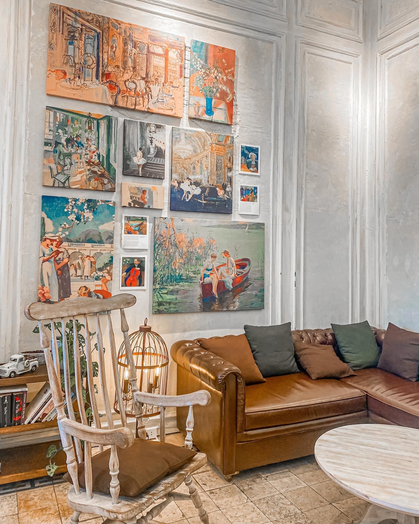 Những tiệm cà phê đẹp lung linh hệt như “châu Âu thu nhỏ” giữa lòng Sài Gòn ảnh 2