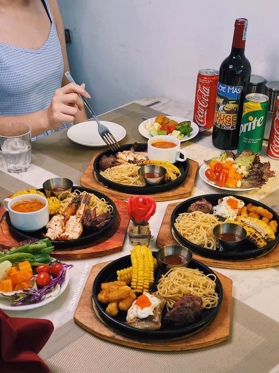 Cùng nhâm nhi thực đơn Á - Âu giá dễ chịu, không gian lại “chill” chẳng điểm gì chê ảnh 9