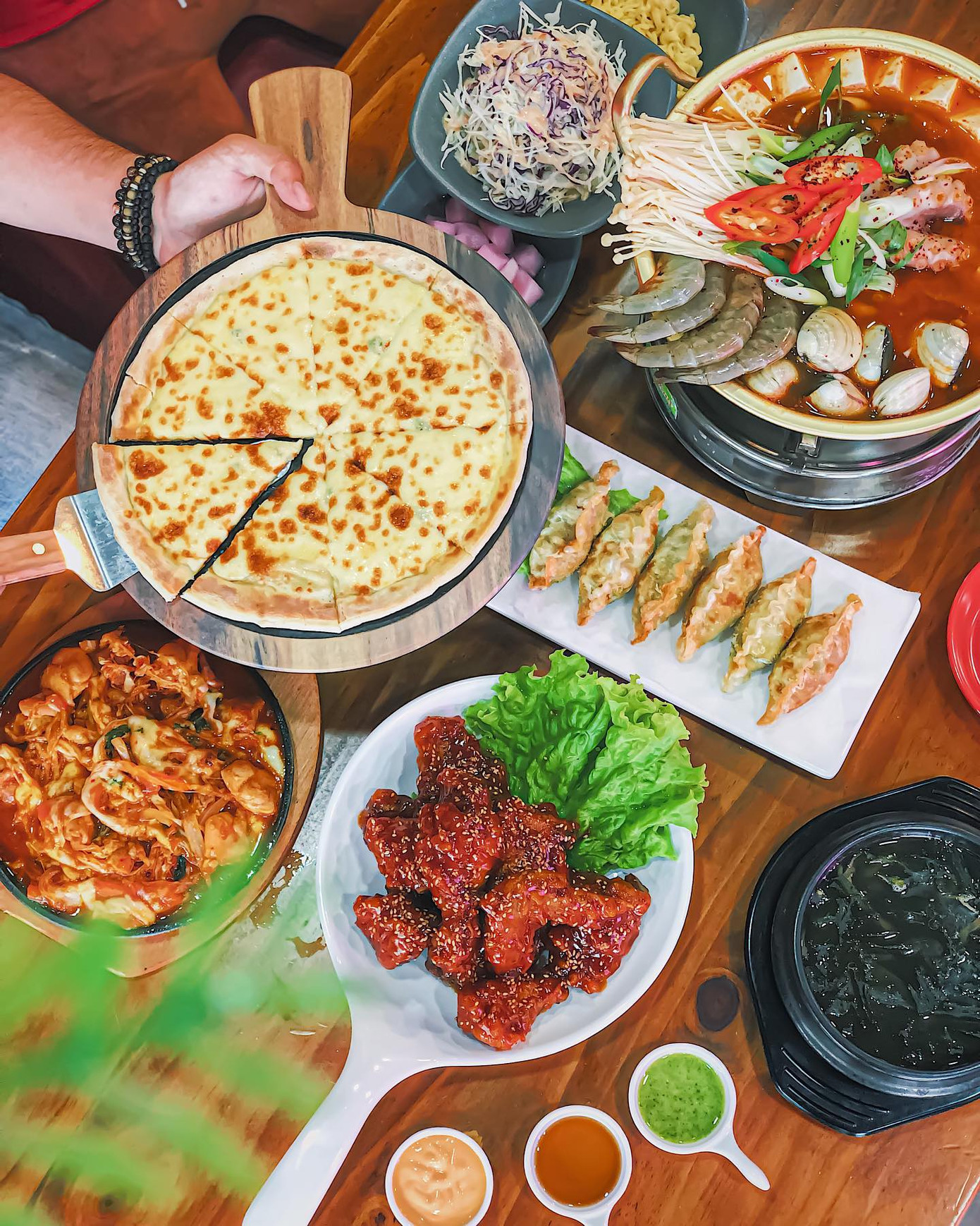 Hẹn hò Sài Gòn: Thực đơn ngập phô mai thơm béo hay gạo lứt "healthy"? ảnh 3