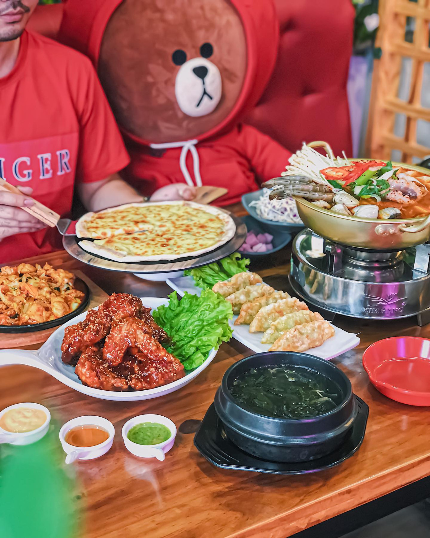 Hẹn hò Sài Gòn: Thực đơn ngập phô mai thơm béo hay gạo lứt "healthy"? ảnh 1