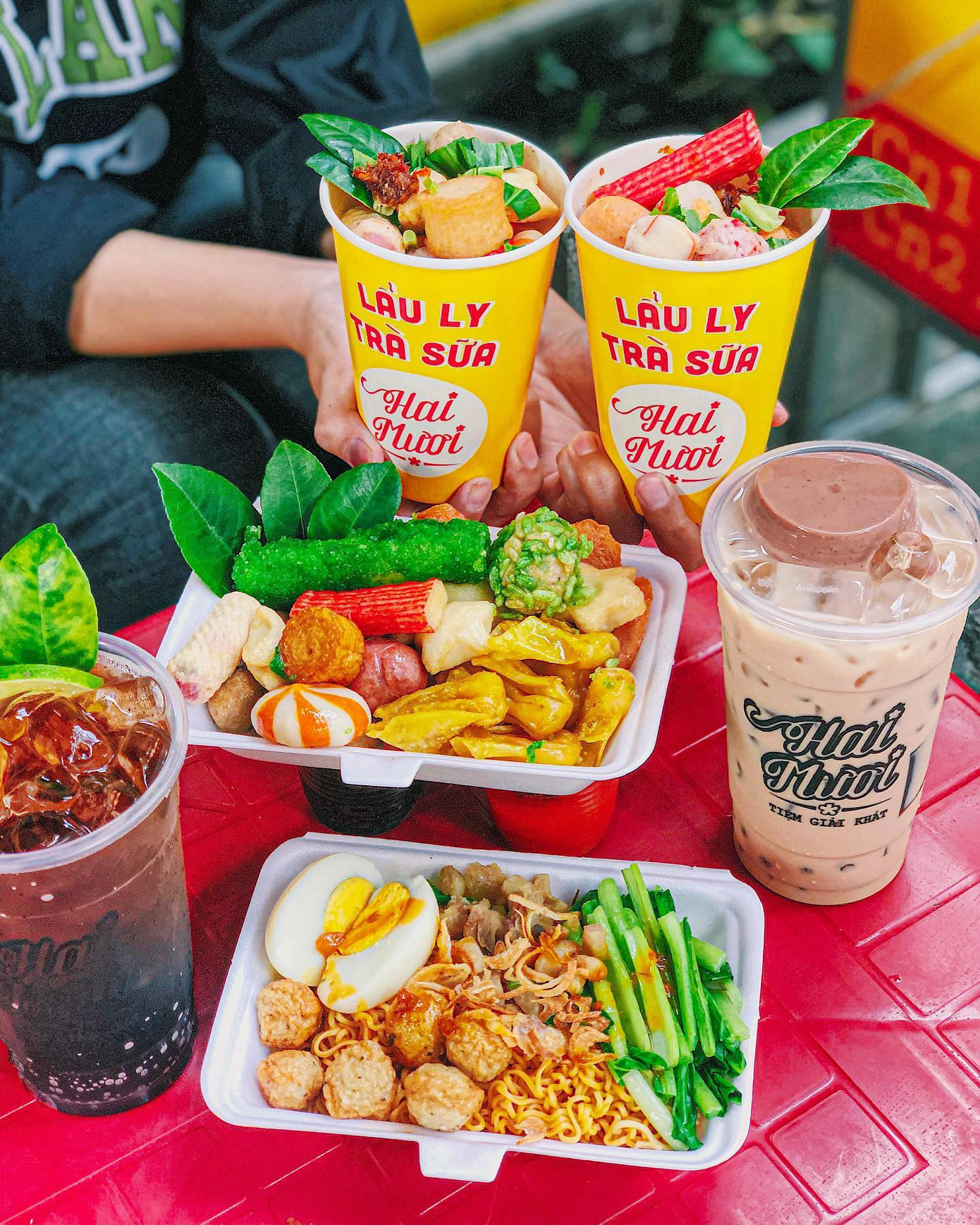 Sài Gòn trở lạnh, cùng gõ cửa thế giới xiên que và gà nướng phô mai ngon quên lối về ảnh 1