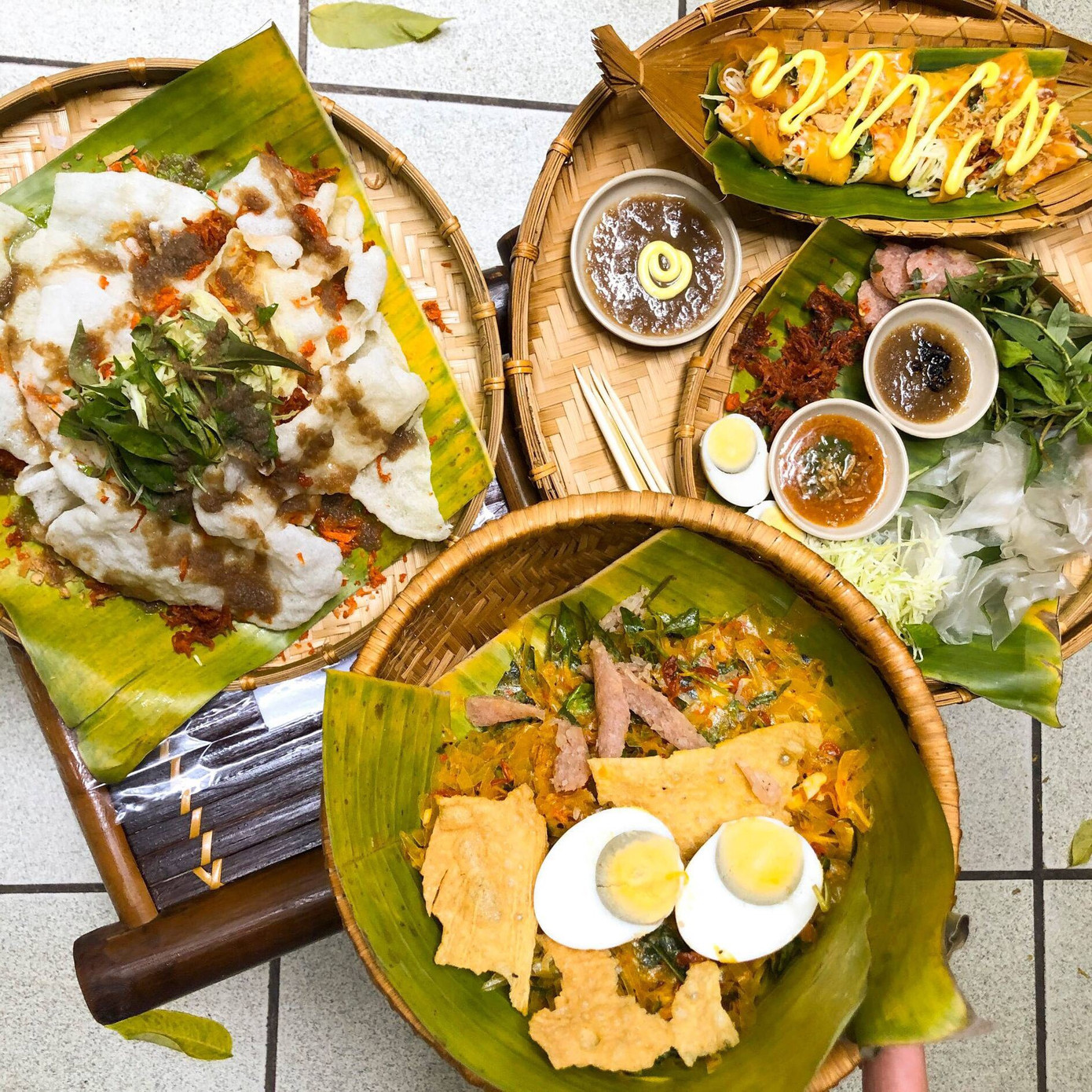 Ảnh: Hẻm bánh tráng Thiên đường ăn vặt: 3 điểm hẹn không thể bỏ qua dành cho hội nghiền bánh tráng ở Hà Nội ảnh 1