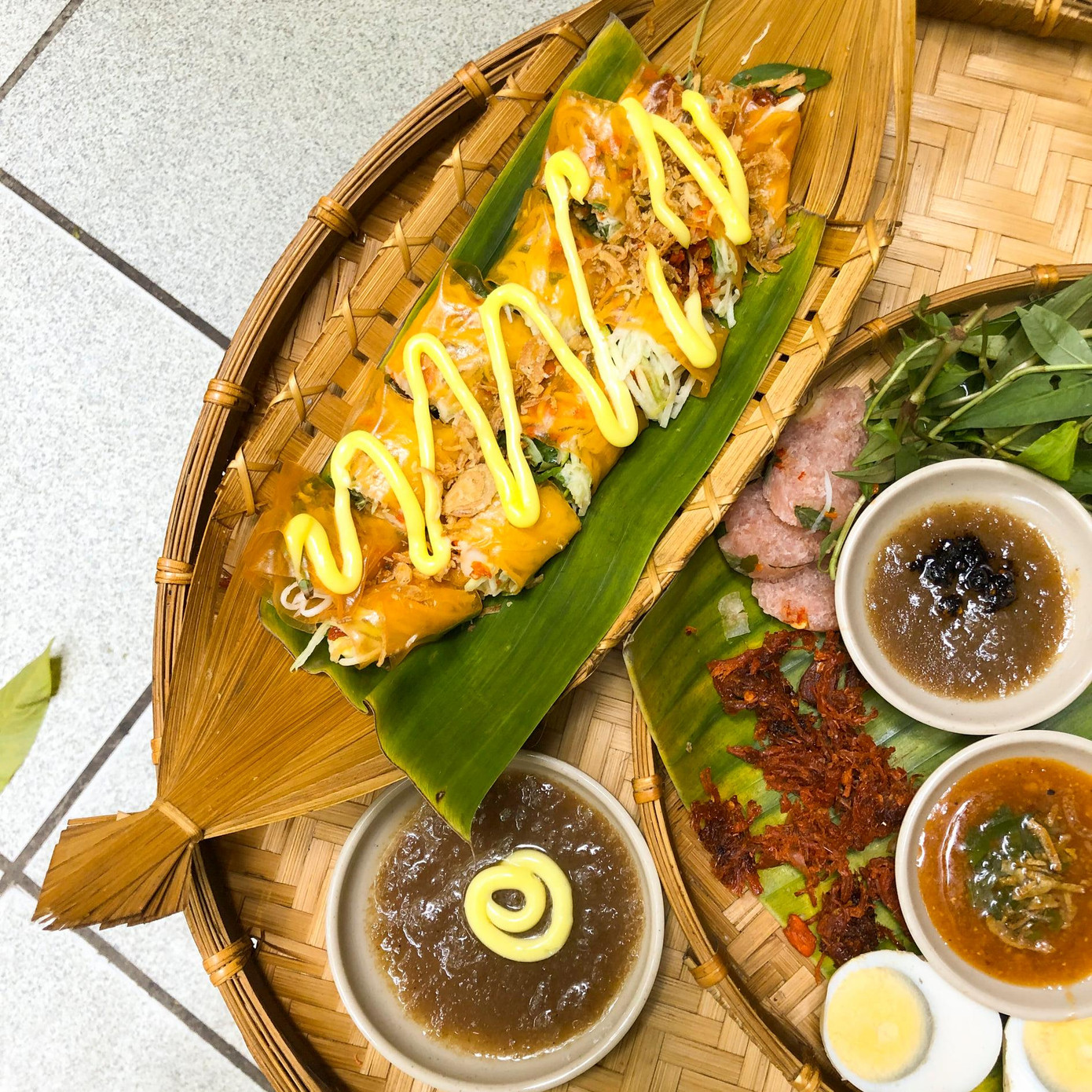 Ảnh: Hẻm bánh tráng Thiên đường ăn vặt: 3 điểm hẹn không thể bỏ qua dành cho hội nghiền bánh tráng ở Hà Nội ảnh 2