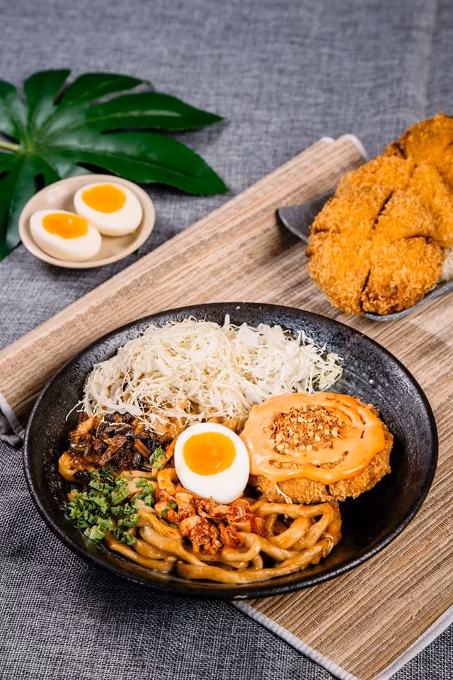 Trưa nay ăn gì Sài Gòn: Đổi vị với thực đơn món lạ, quán cũng... lạ luôn! ảnh 7