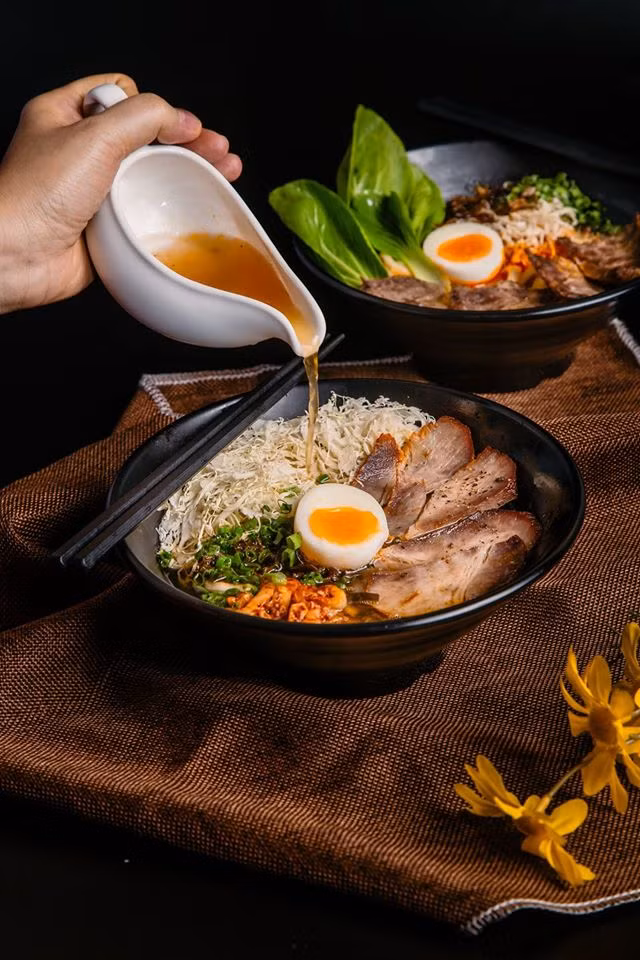 Trưa nay ăn gì Sài Gòn: Đổi vị với thực đơn món lạ, quán cũng... lạ luôn! ảnh 9