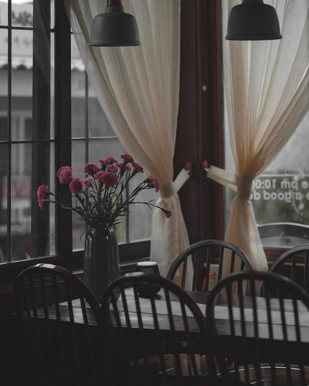 Không gian lãng mạn bên trong quán - Ảnh: The Station View Coffee Những tiệm cà phê décor theo style Hàn Quốc bạn không thể “ngó lơ” khi dừng chân ở Đà Lạt ảnh 9