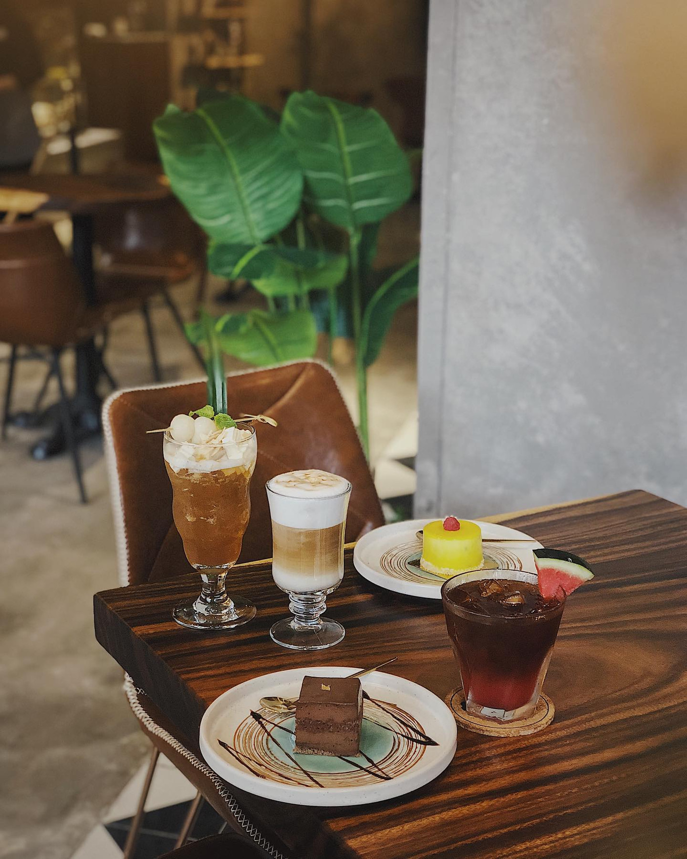 Hẹn hò Sài Gòn: Những tiệm cà phê đẹp mê li nhất để hội “sống ảo” hẹn hò đầu năm học ảnh 1