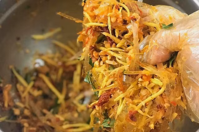 Thiên đường ăn vặt: 3 điểm hẹn không thể bỏ qua dành cho hội nghiền bánh tráng ở Hà Nội ảnh 5
