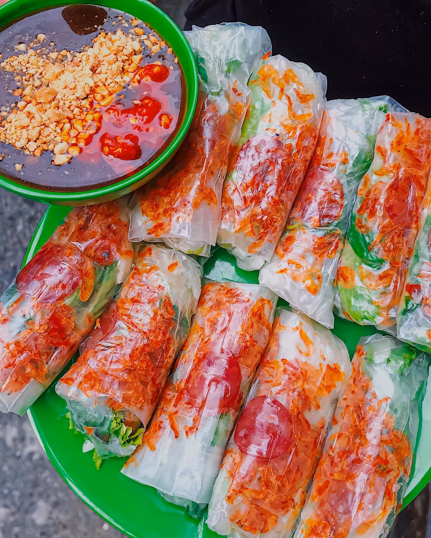 Ăn vặt với bò bía tôm chấy chỉ 2K5 hoặc bánh hotdog ngập phô mai, cắn một miếng là hết ý ảnh 1