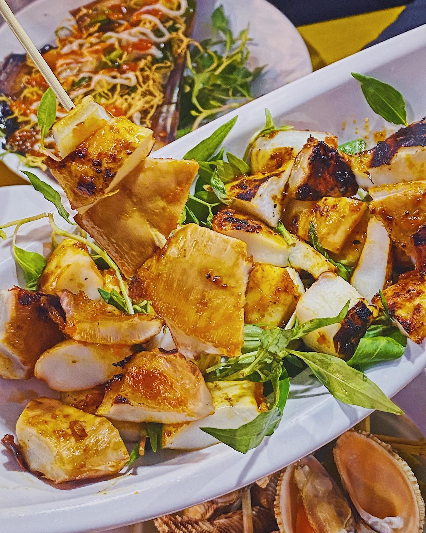 Bạn chọn ăn hải sản “hạt dẻ” vỉa hè hay hải sản kiểu buffet “chanh xả”? ảnh 3