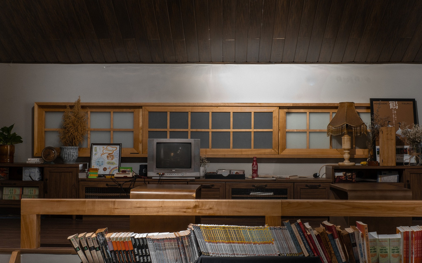 TP.HCM: Những tiệm cà phê đẹp lung linh và chứa cả một kho tàng sách hay cho bạn ghé đọc ảnh 7