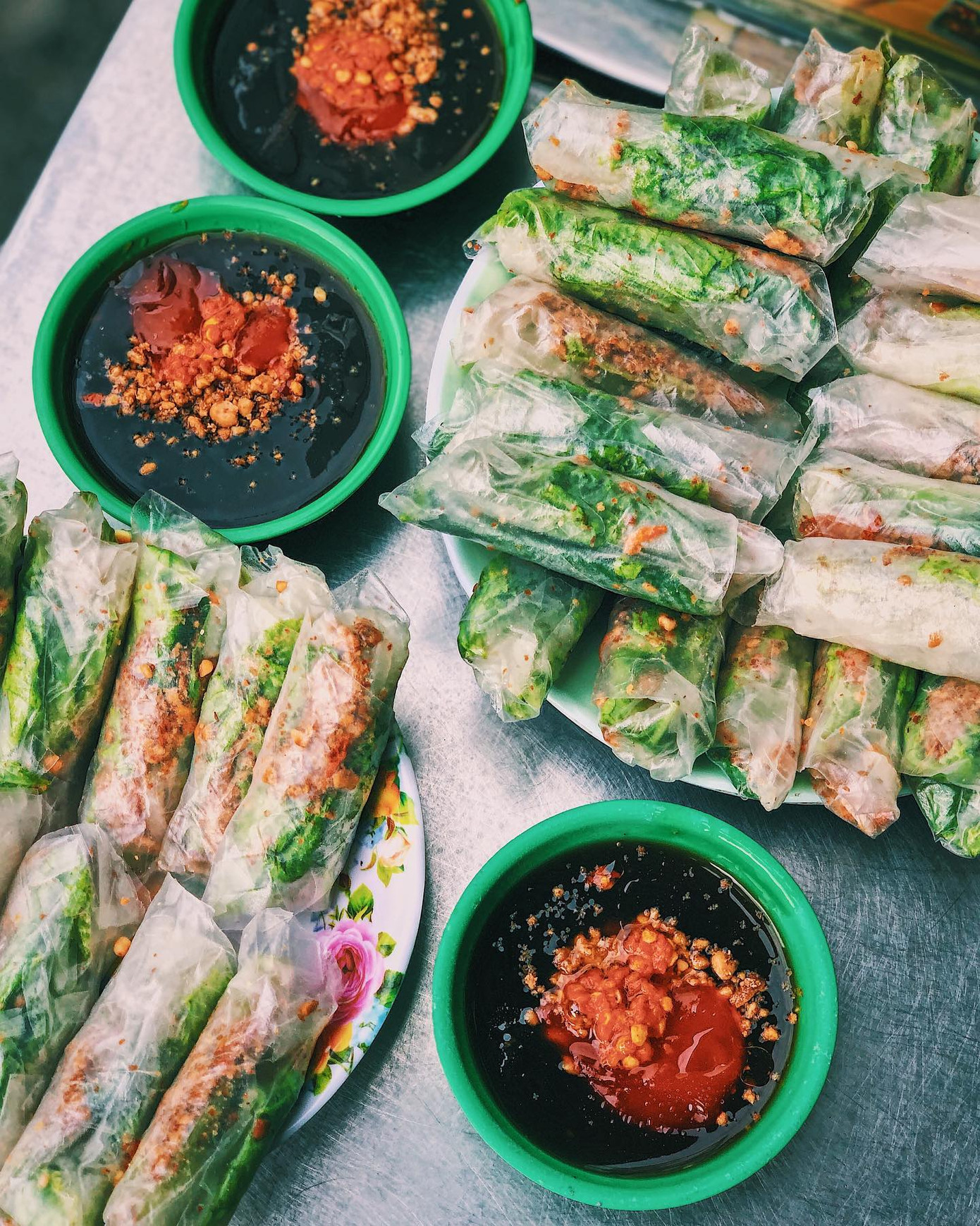 Menu ăn vặt “ba chấm là ngất ngây” của teen Sài Gòn: Bò bía 1,5K, súp “gói cả thế giới“ ảnh 1