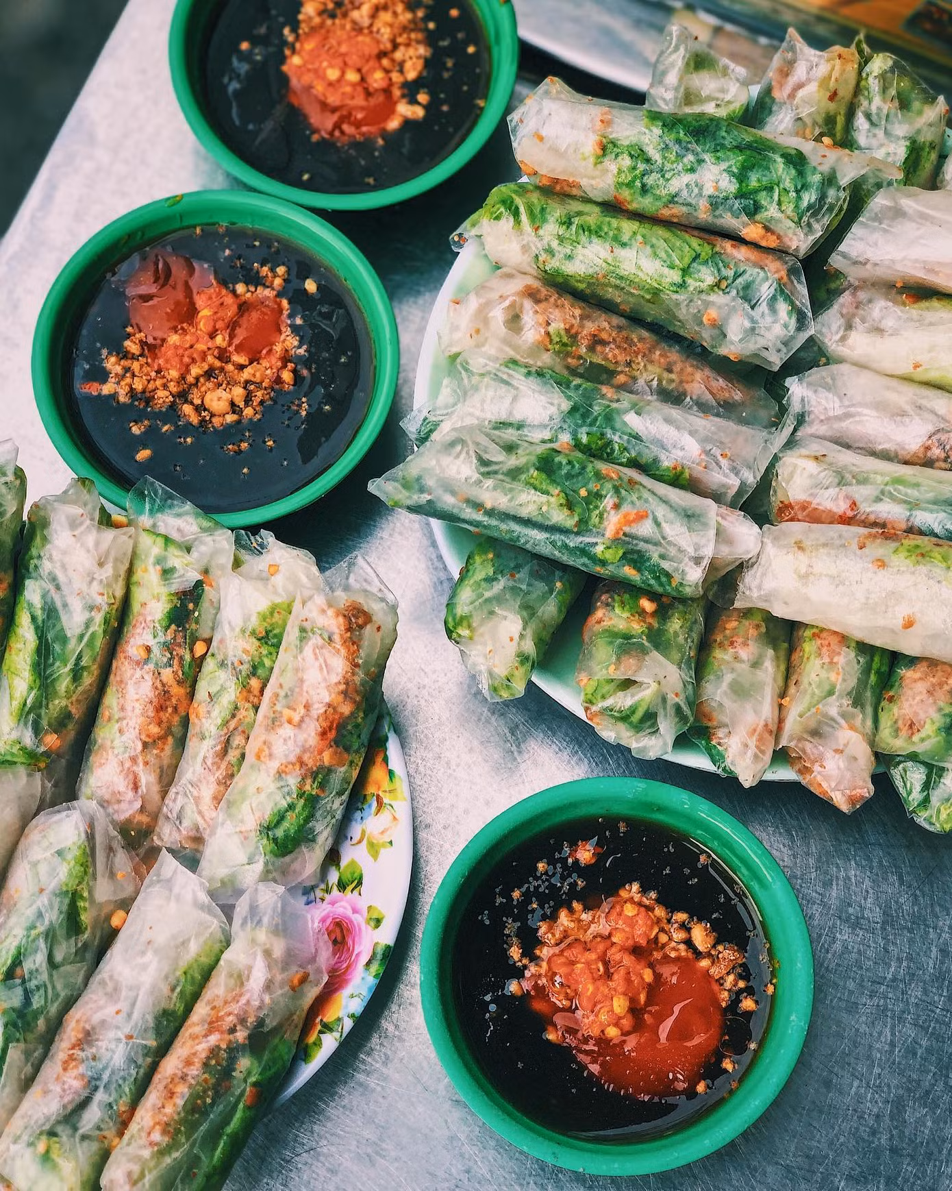 Menu ăn vặt “ba chấm là ngất ngây” của teen Sài Gòn: Bò bía 1,5K, súp “gói cả thế giới“ ảnh 1