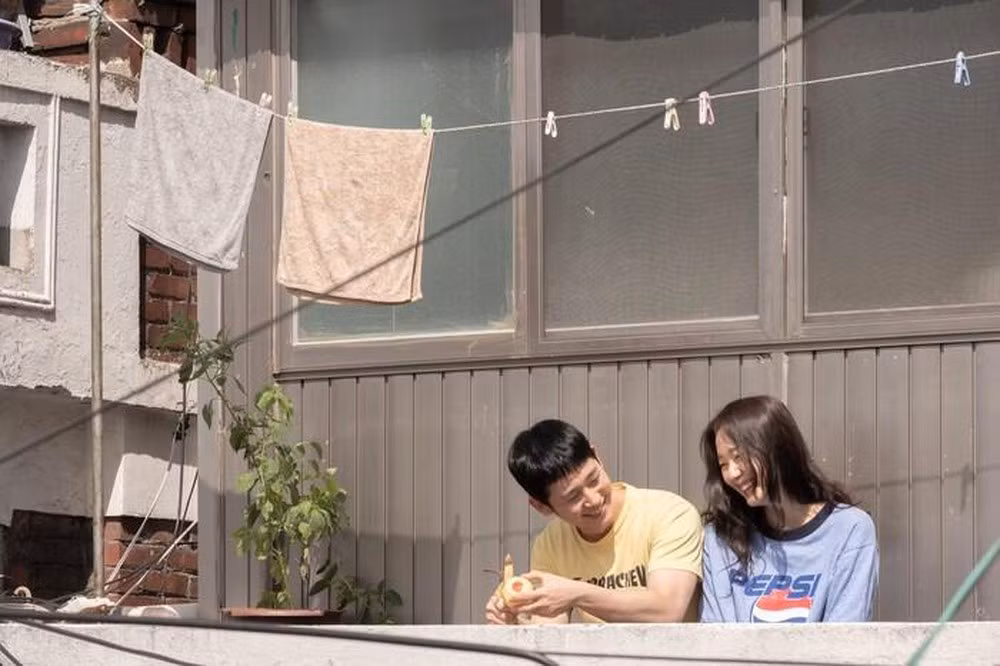 Đừng yêu theo cách mà người khác vẫn yêu, vì cảm xúc của chúng ta vốn không ai giống ai cả ảnh 2