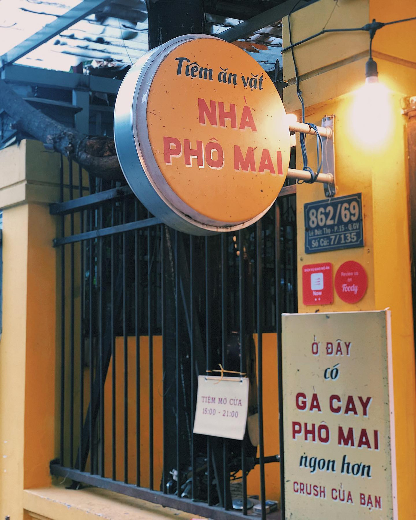 TP.HCM: “Phá đảo” tiệm xiên que đồng giá 8K và nhà phô-mai béo thơm trên từng cây số ảnh 5