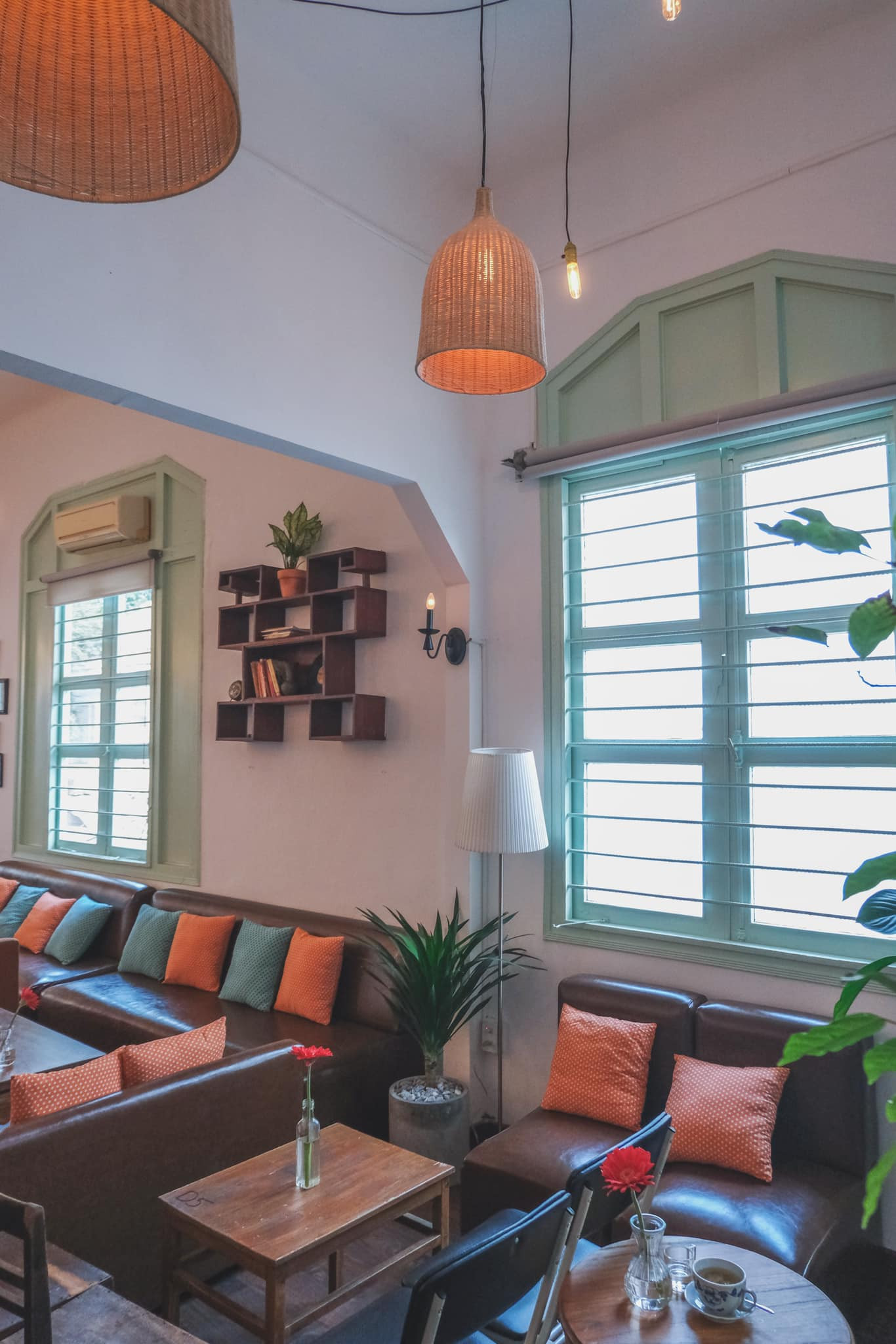 Ngược dòng thời gian quay trở về những tiệm cà phê mang phong cách Sài Gòn xưa ảnh 3