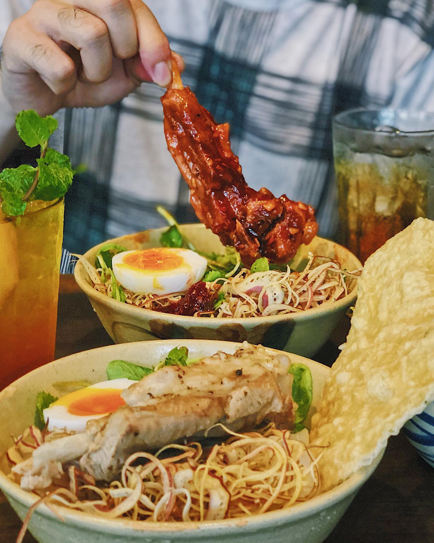 Hẹn hò Sài Gòn: Măm măm sườn cây siêu to khổng lồ và phá lấu ngon nhất Quận 1 ảnh 3