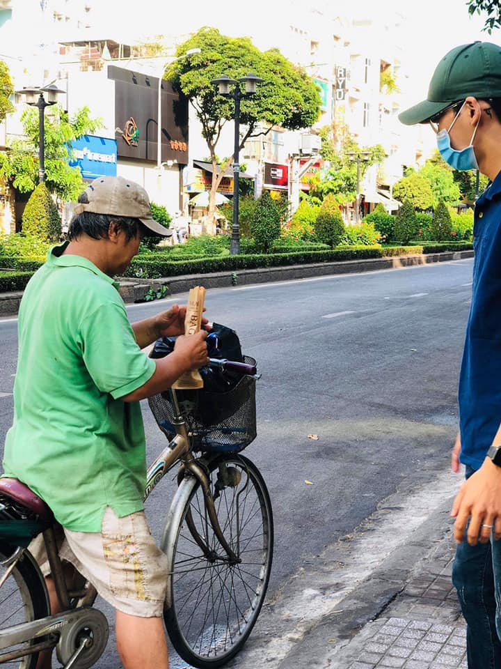Sài Gòn: Ấm lòng với 400 ổ bánh mì đủ loại nhân thơm ngon miễn phí cho mọi người ảnh 4