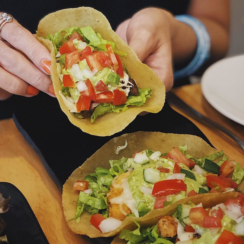 Trưa nay ăn gì Sài Gòn: Đổi vị với thực đơn món lạ, quán cũng... lạ luôn! ảnh 2