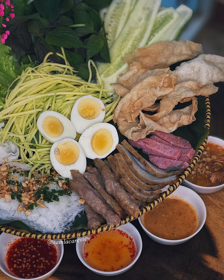 Bữa xế Sài Gòn: Hủ tiếu và mì vịt tiềm chay hay nem nướng Nha Trang chính hiệu? ảnh 9