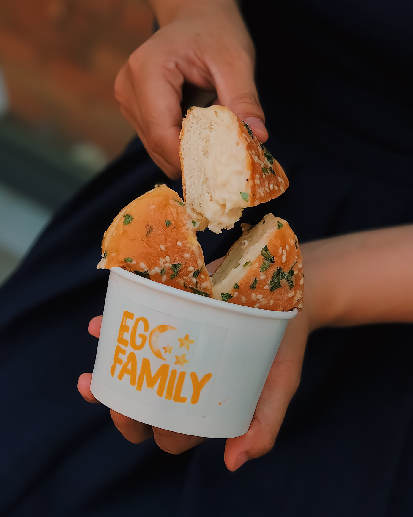 Tan chảy cùng bánh mì sandwich trái cây cream cheese và bánh mì egg drop lạ vị ảnh 7