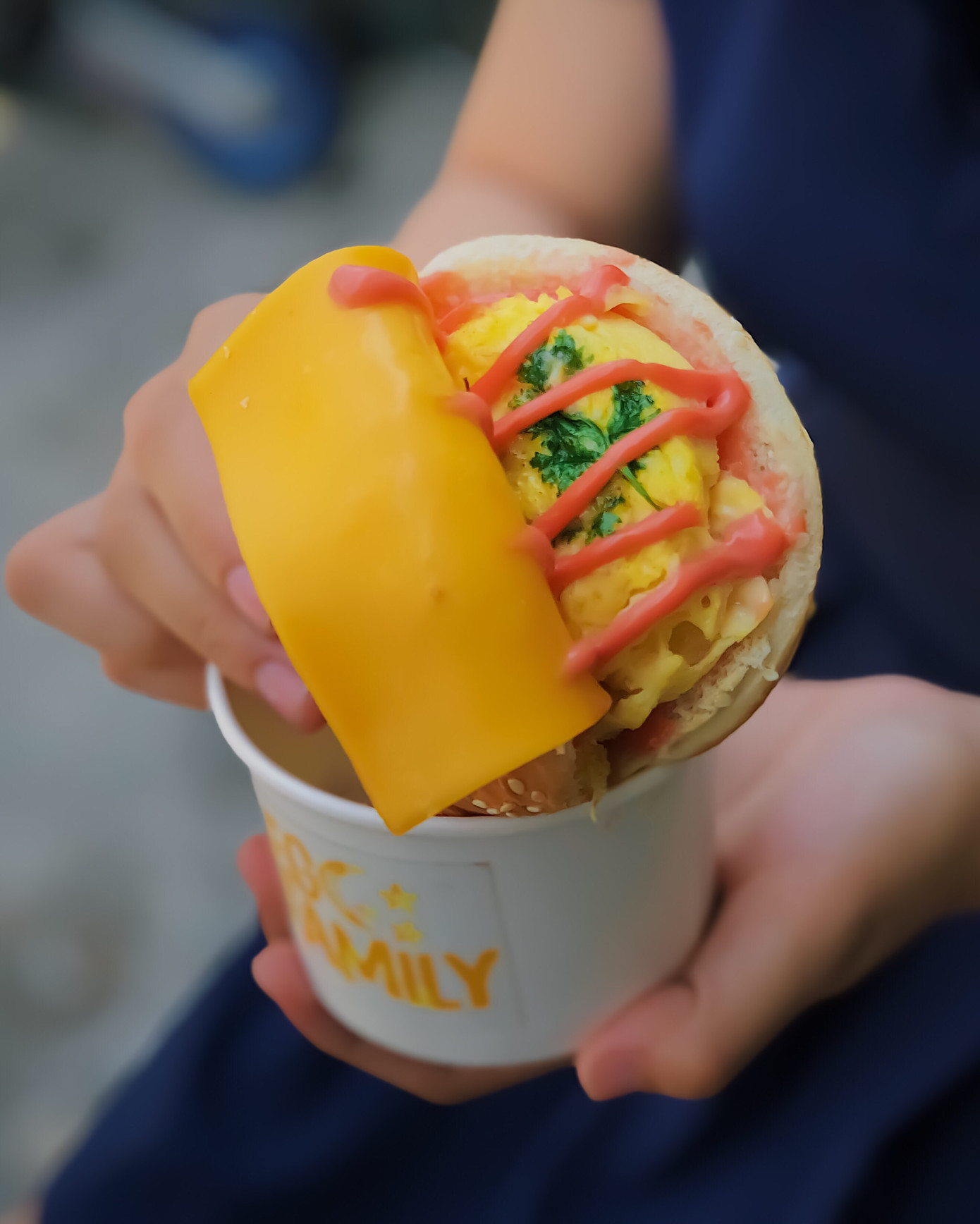 Tan chảy cùng bánh mì sandwich trái cây cream cheese và bánh mì egg drop lạ vị ảnh 9