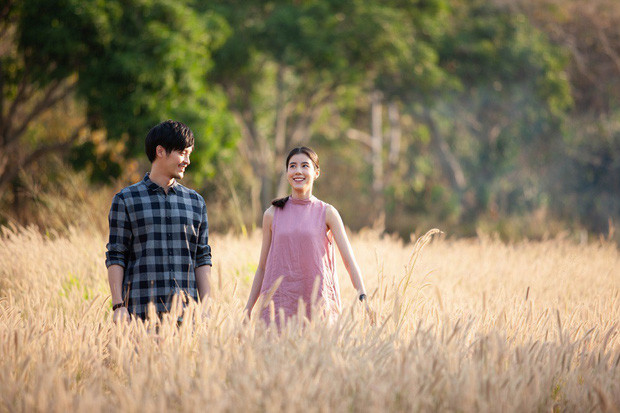 ...hãy trở thành một người viết sách thú vị - Ảnh: Phim "Thách yêu 2 năm" Nếu cuộc đời là một cuốn sách, em cần phải làm gì để nó trở nên thú vị hơn? ảnh 2