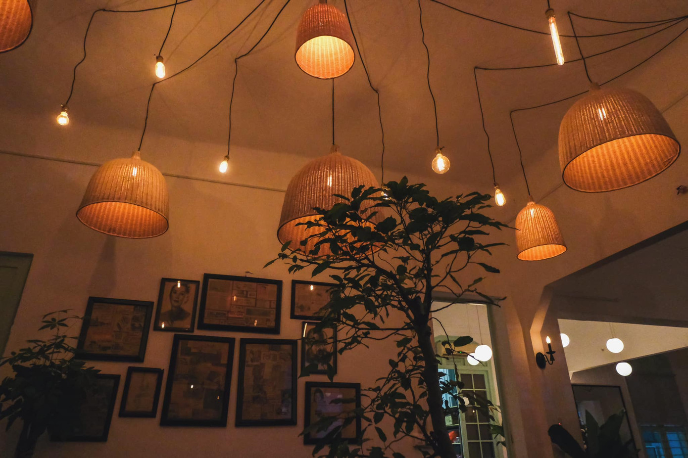 Ngược dòng thời gian quay trở về những tiệm cà phê mang phong cách Sài Gòn xưa ảnh 4