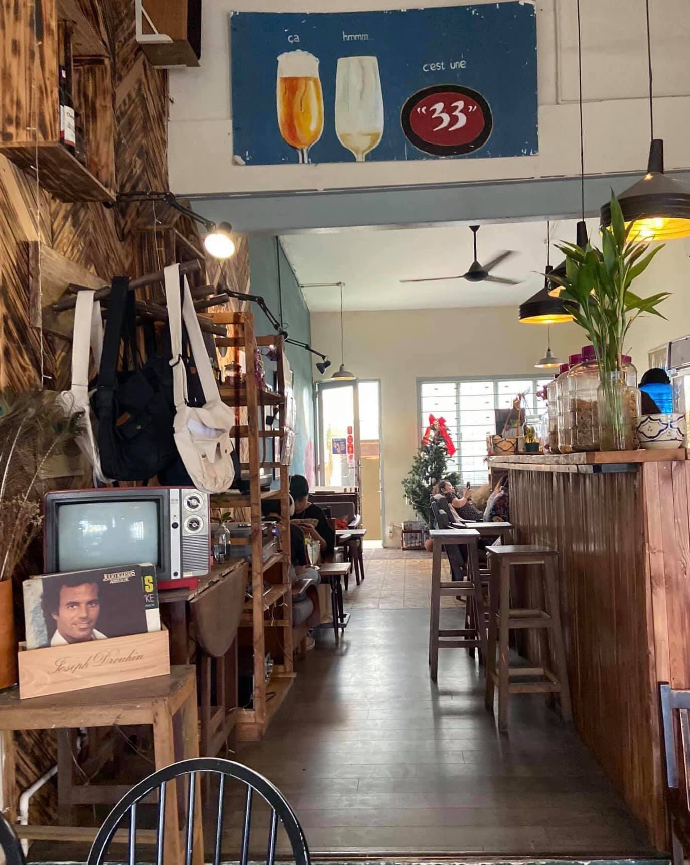 Ngược dòng thời gian quay trở về những tiệm cà phê mang phong cách Sài Gòn xưa ảnh 5