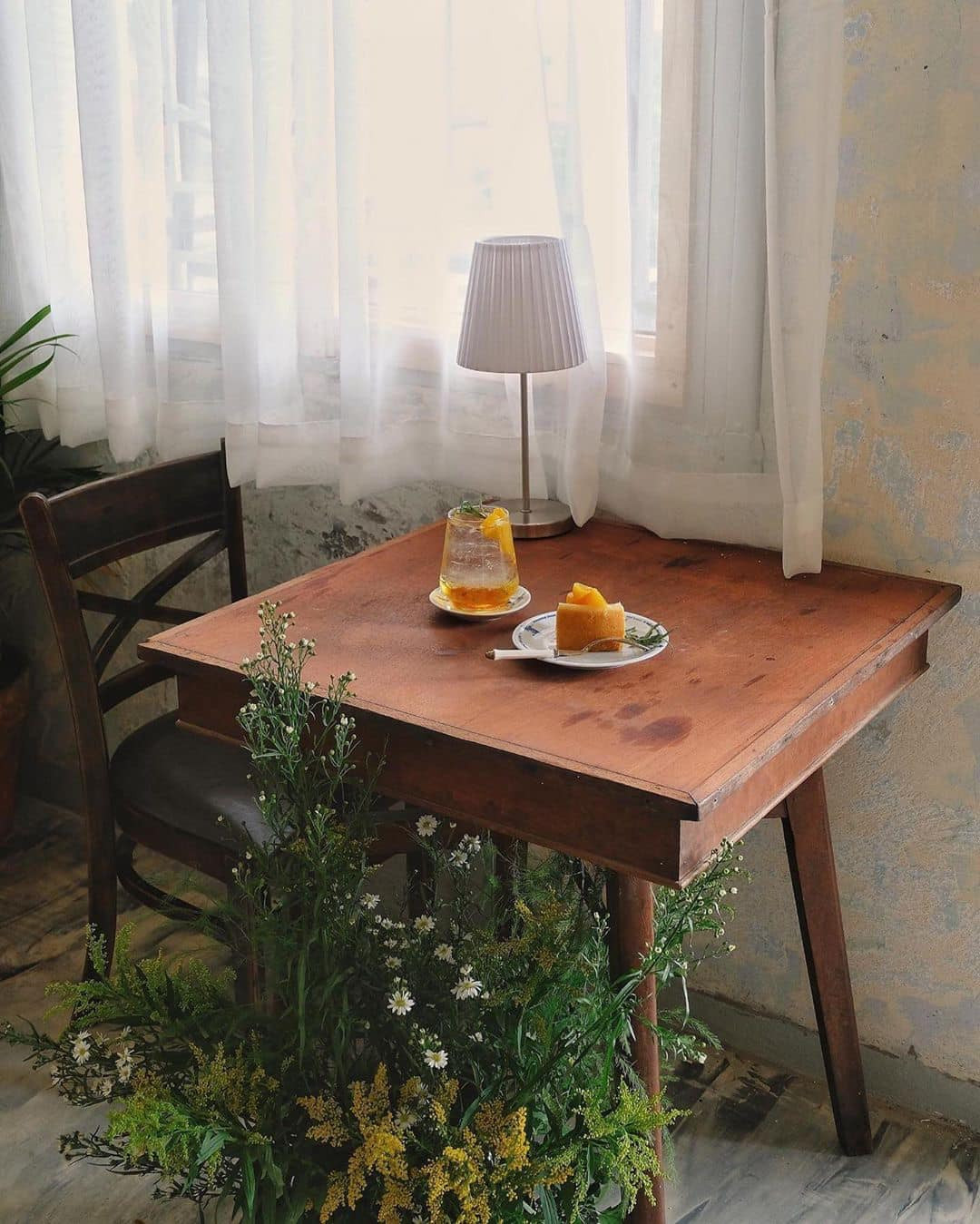 TP.HCM: Cửa tiệm cà phê đẹp như một bức tranh dành cho những teen mê không gian lãng mạn ảnh 1