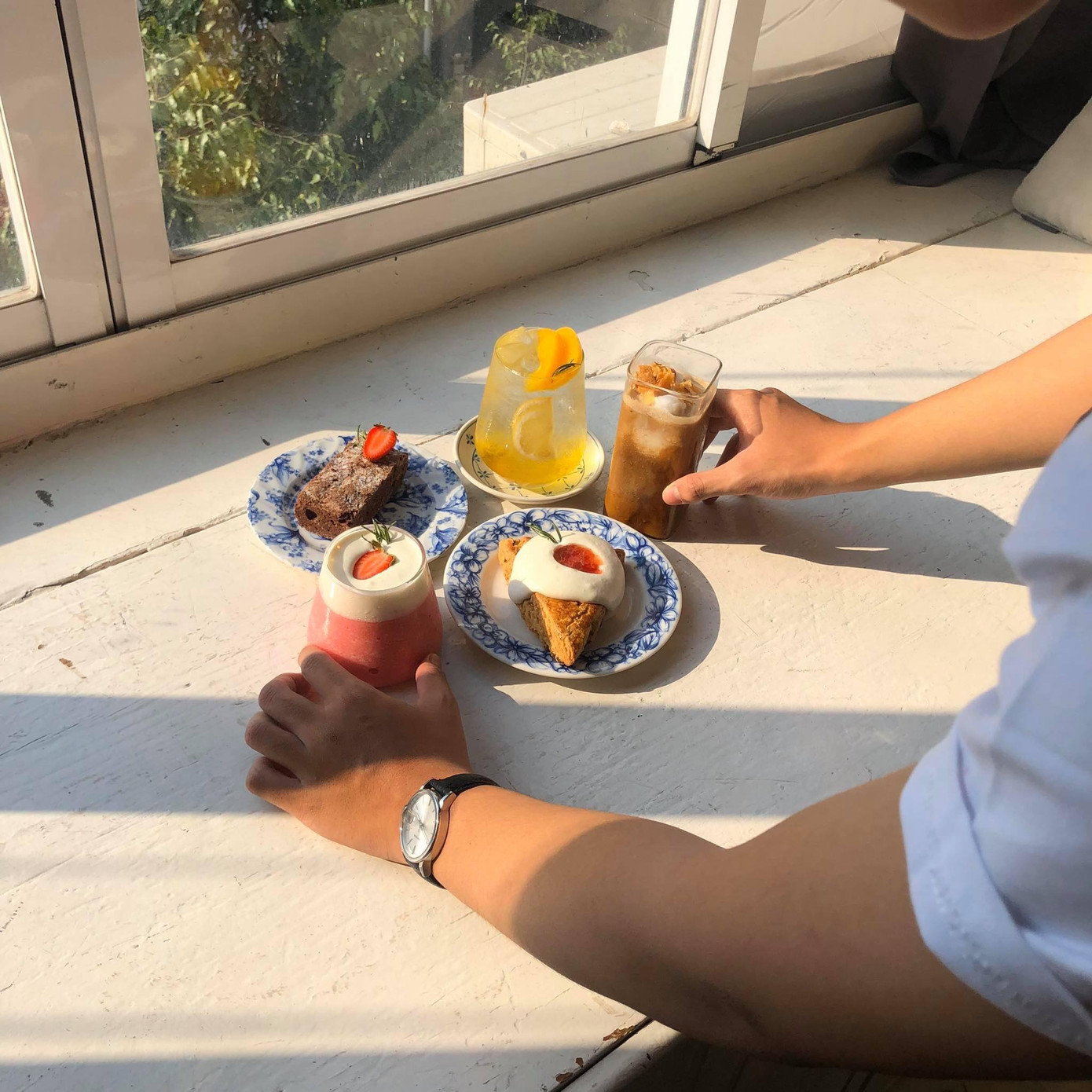 TP.HCM: Cửa tiệm cà phê đẹp như một bức tranh dành cho những teen mê không gian lãng mạn ảnh 3