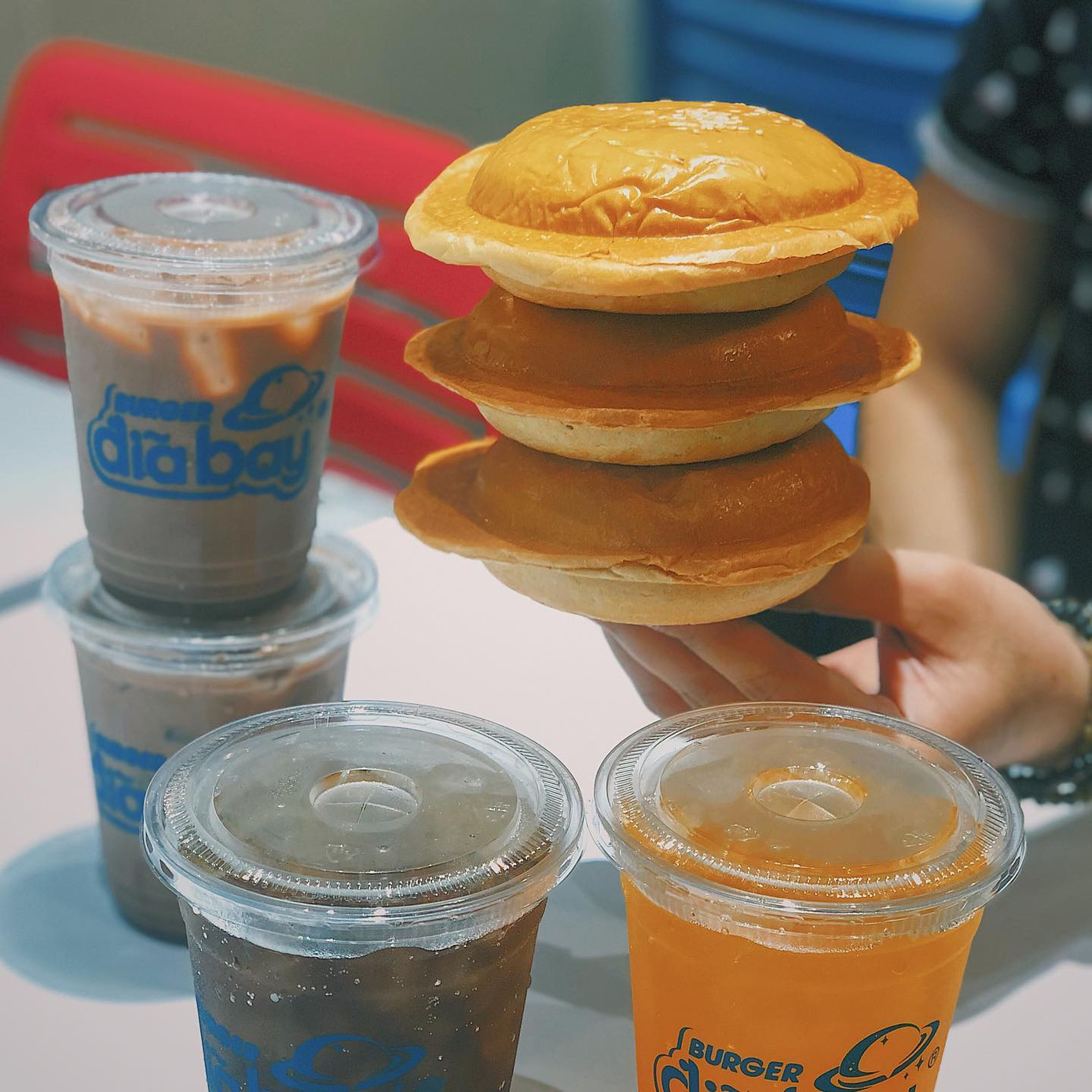 Món ngon Sài Gòn: Team hảo ngọt và team mê burger mau mau bơi vào đây! ảnh 7