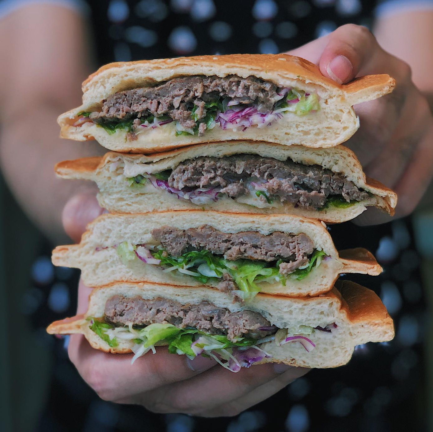 Món ngon Sài Gòn: Team hảo ngọt và team mê burger mau mau bơi vào đây! ảnh 5