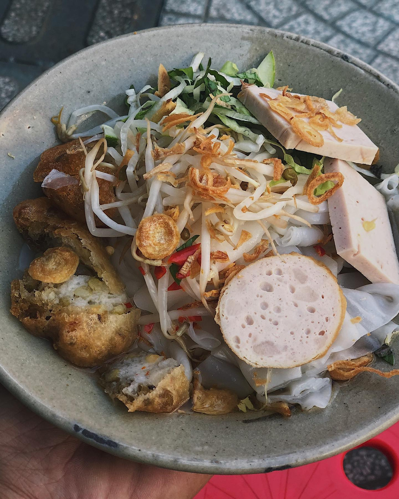 Sài Gòn hẻm: Có gì hấp dẫn trong đĩa bánh ướt 60 năm tuổi và tô bún riêu ngon nức tiếng? ảnh 3